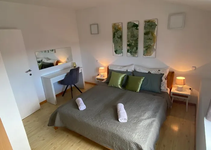 Anita 3 *