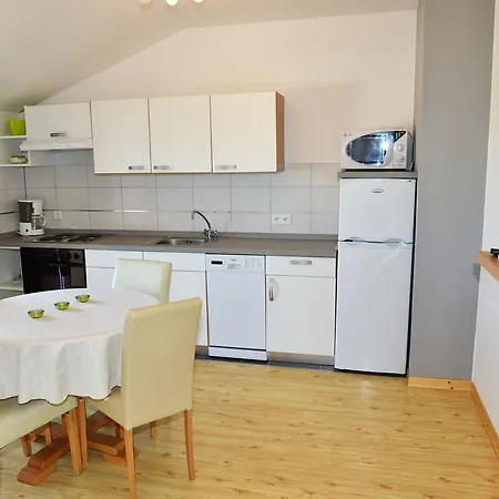 Anita 3 Apartment *