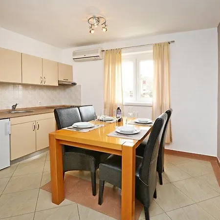 Apartment Anita 3 *