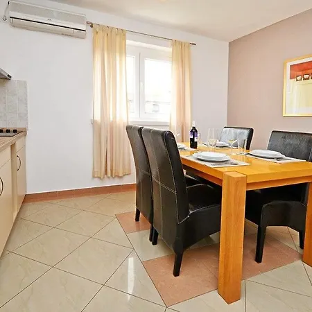 Apartment Anita 3 *