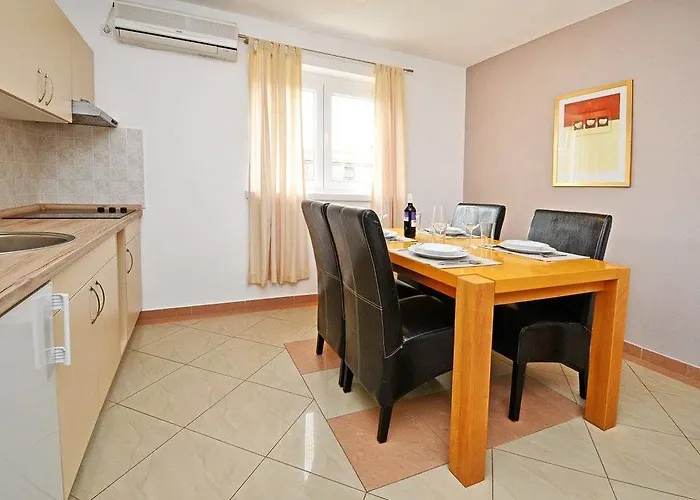 Apartman Anita 3 *
